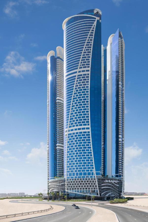 Апартаменты Damac Paramount Towers Дубай Экстерьер фото